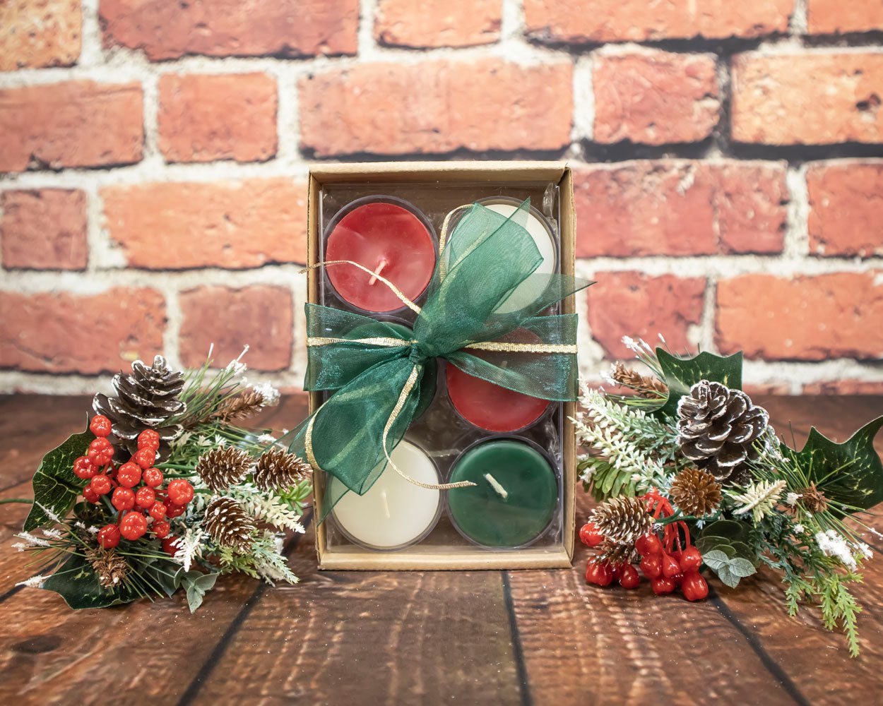 Set of four Café candles in a decorative box with green ribbon
