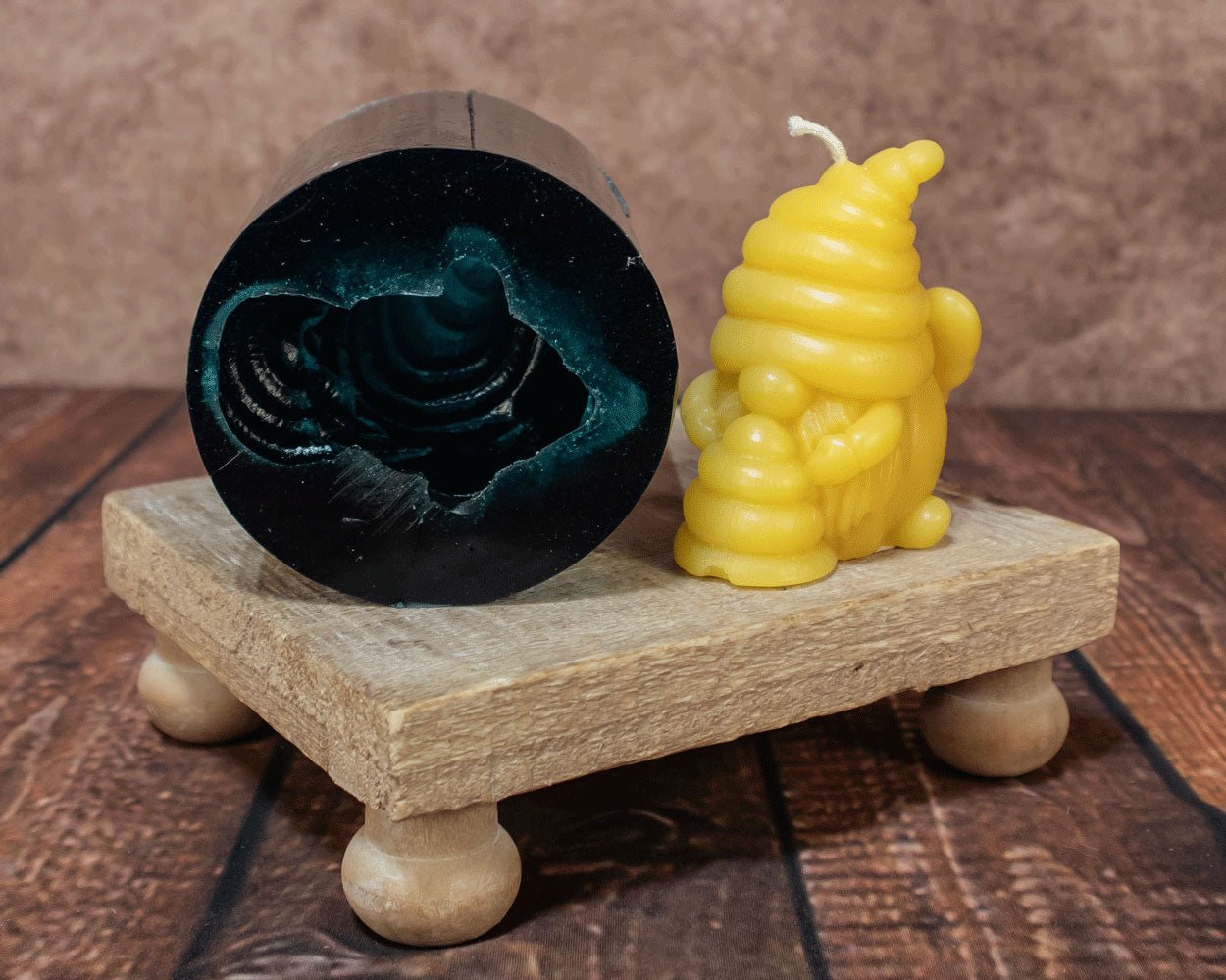 Crescent Bee Gnome Mold