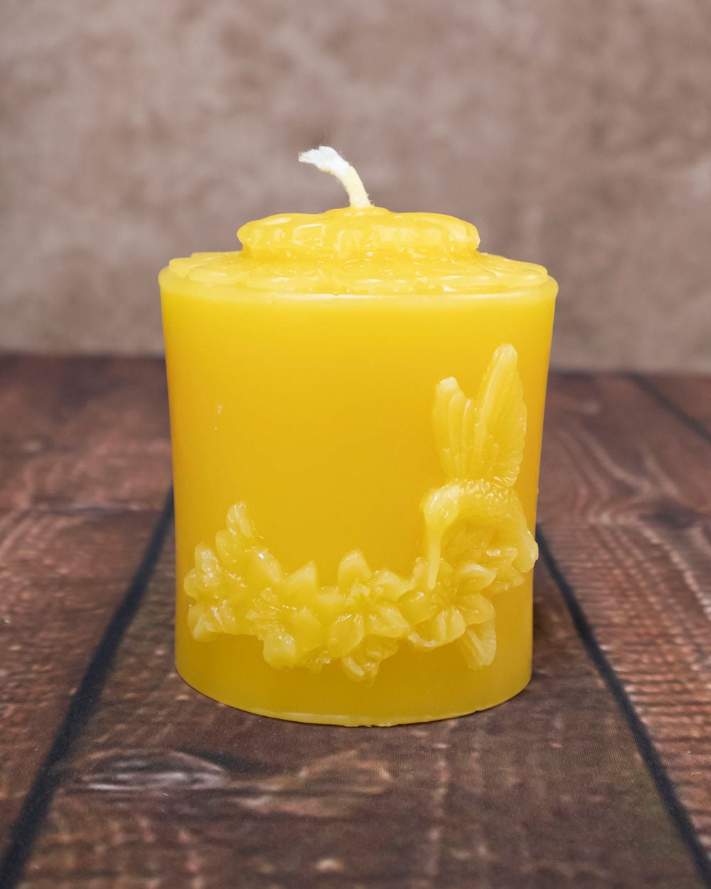 Hummingbird Candle with Daisy Top
