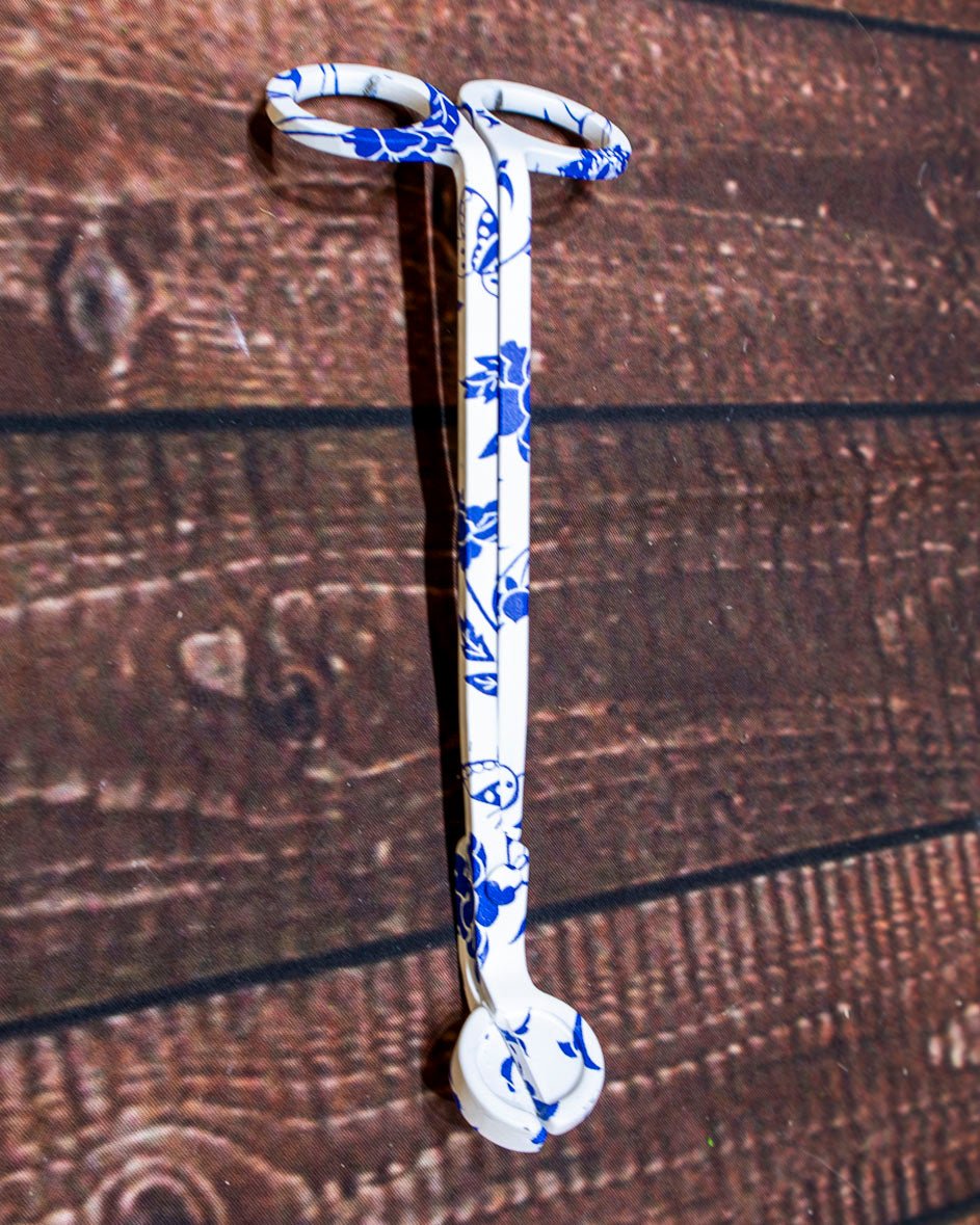 White/Blue Floral Wick Trimmer