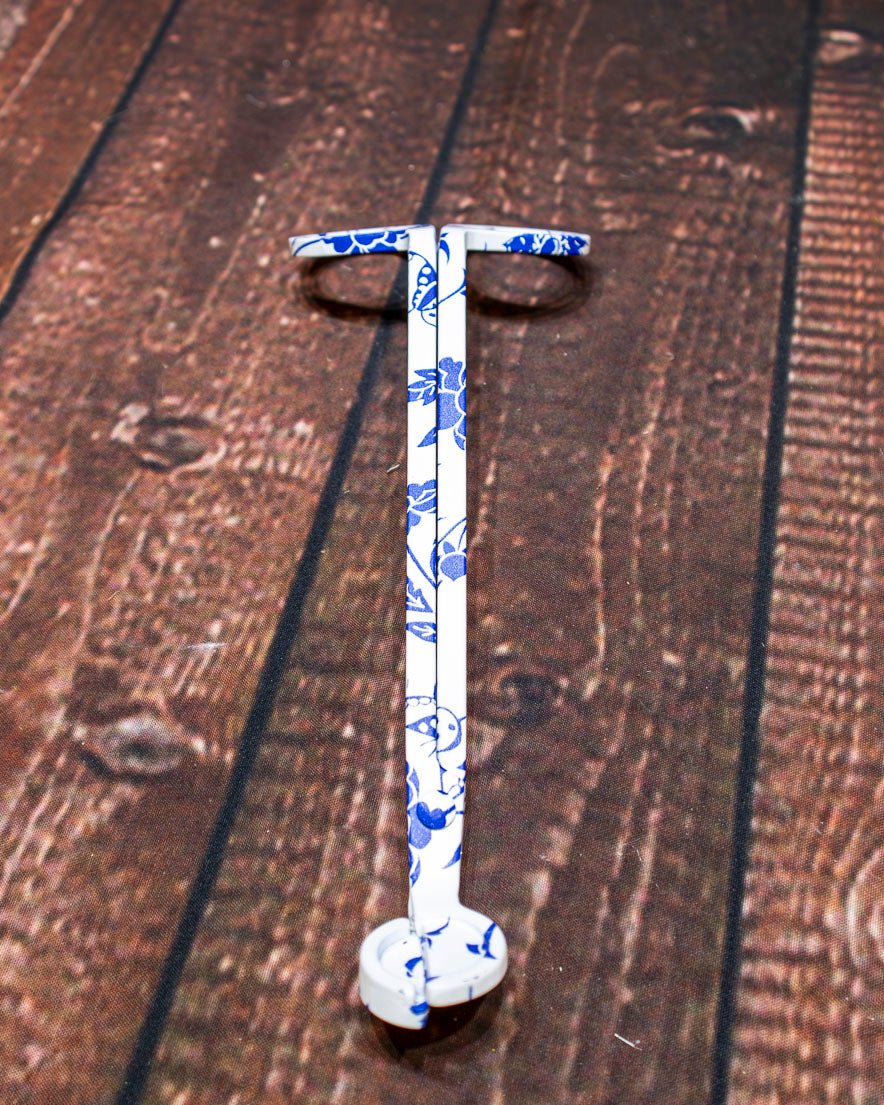 White/Blue Floral Wick Trimmer