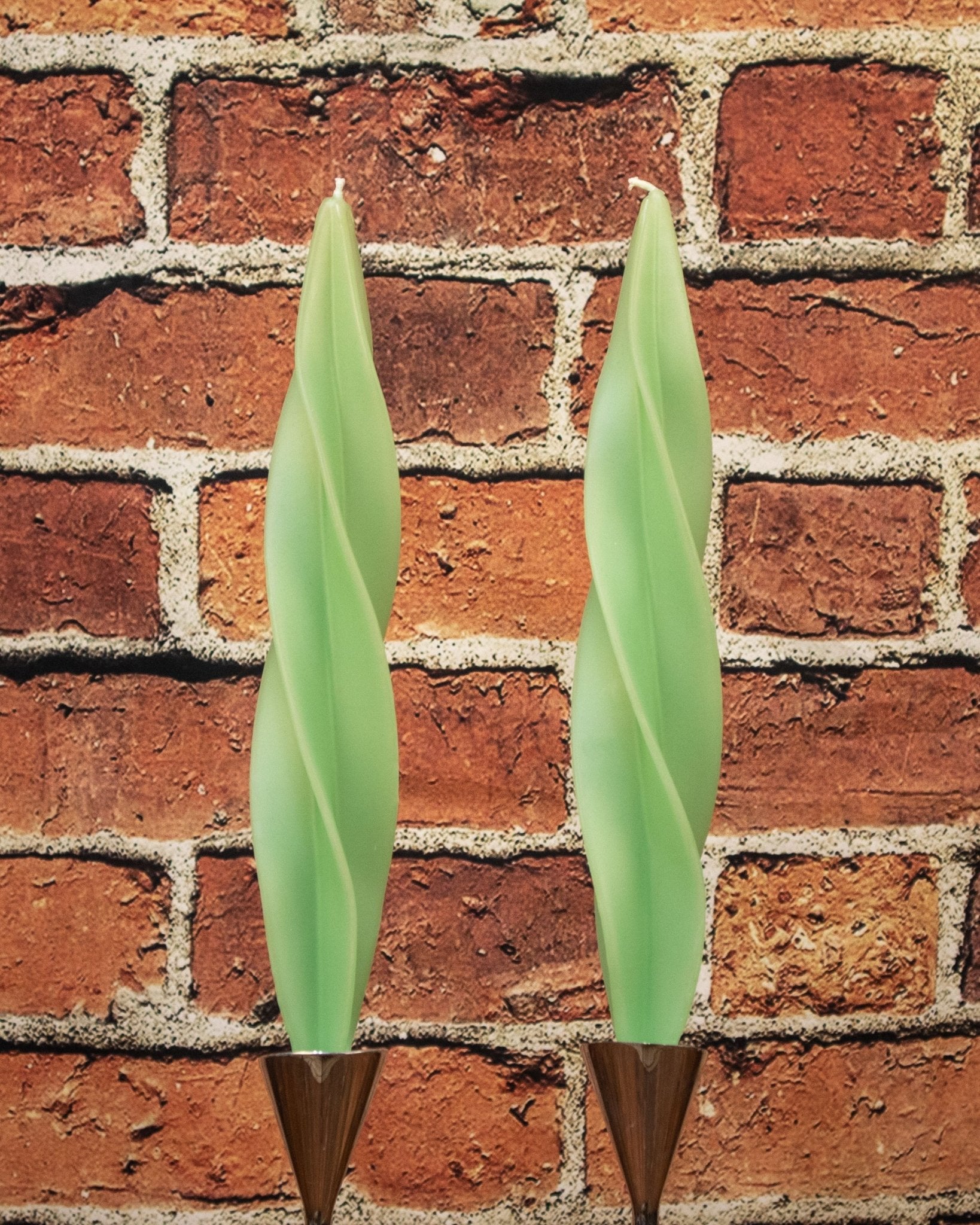 Beeswax Feathered Twist