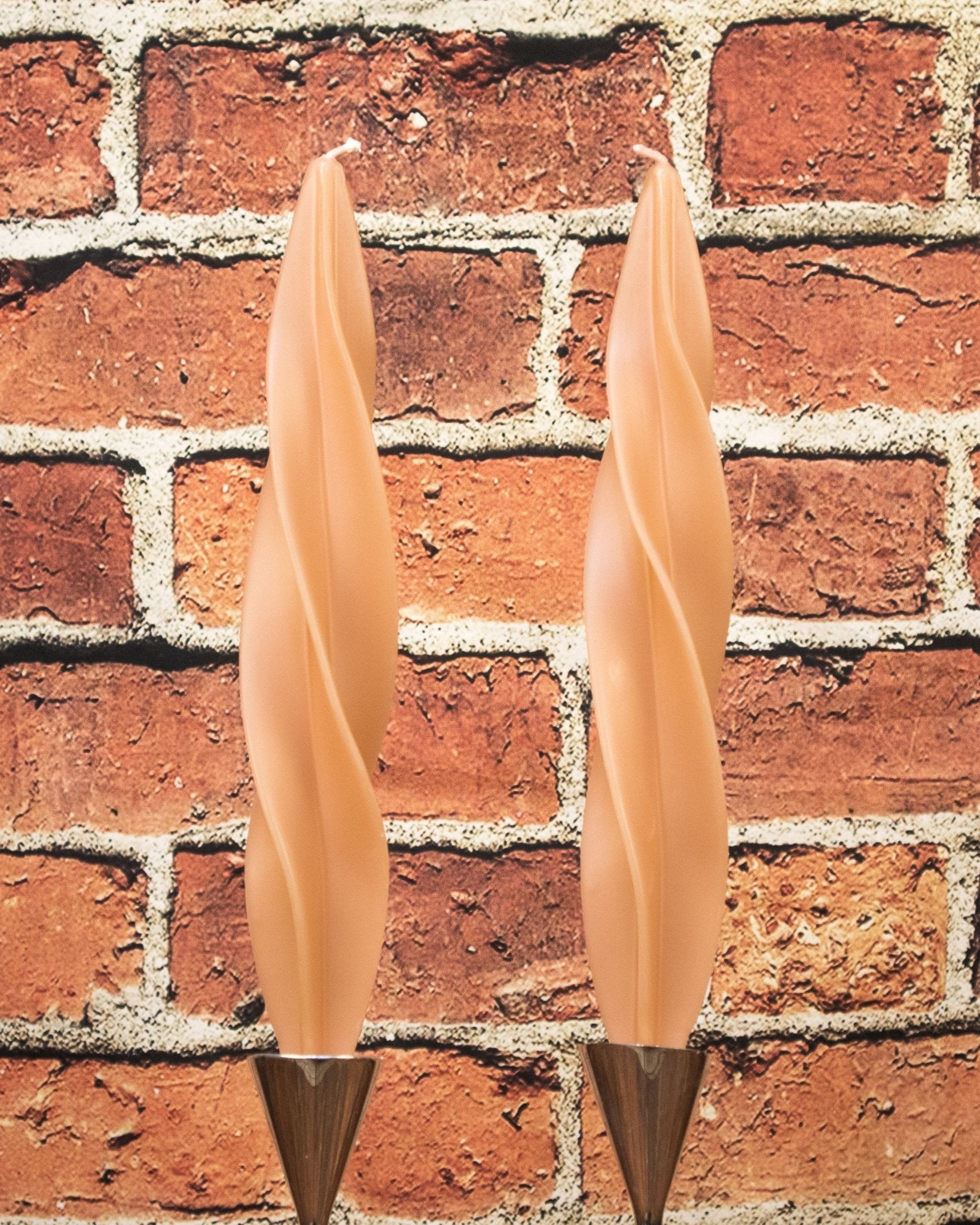 Beeswax Feathered Twist