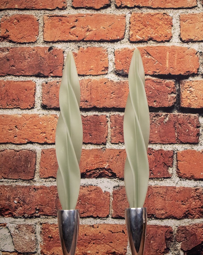 Beeswax Feathered Twist